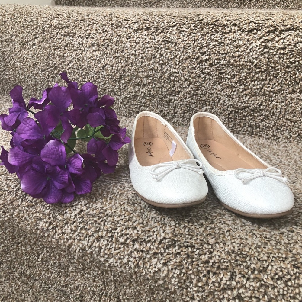 Cat & Jack Girl Flats Only Worn Once Size 13